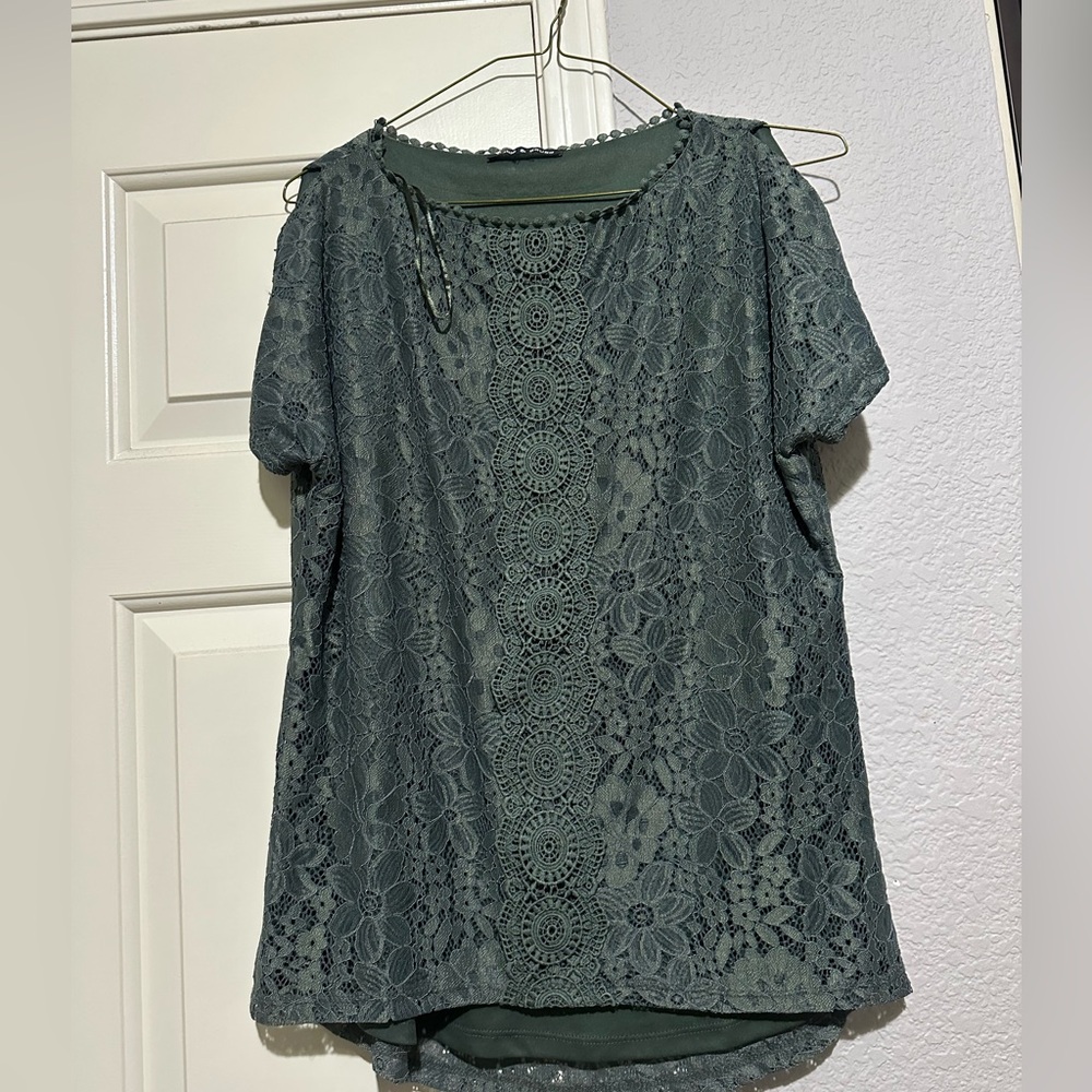 Cable and gage size medium lacy top